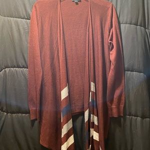 Lumiere, size large, reddish-brown, blue and white.